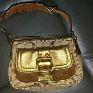 Auth. Coach handbag, super cute has 2 side pocket and 1 inside zipper pocket.